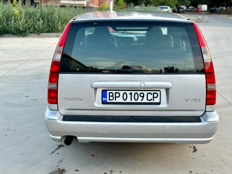 Volvo V70, снимка 4 - Автомобили и джипове - 48118478