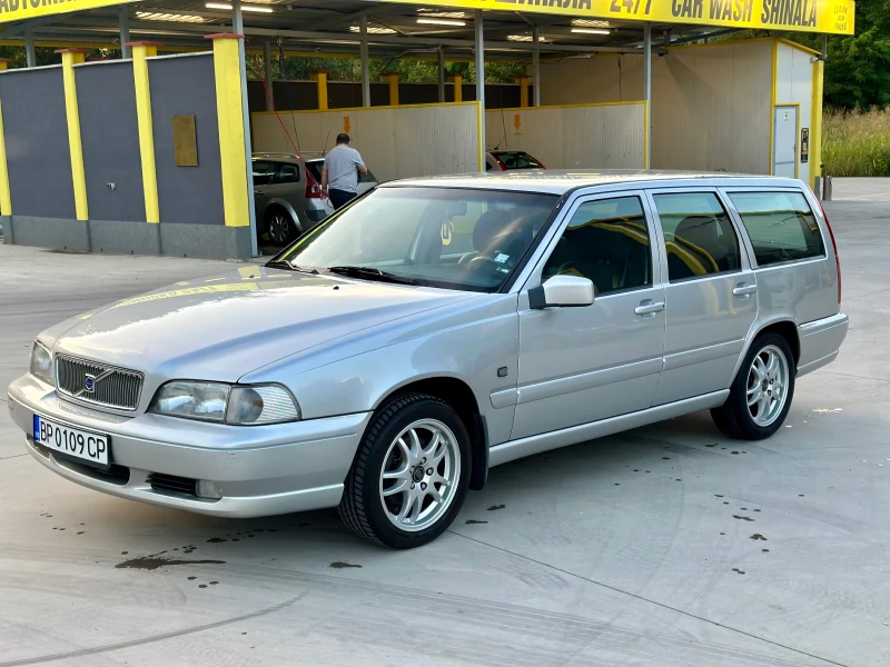 Volvo V70, снимка 1 - Автомобили и джипове - 48118478