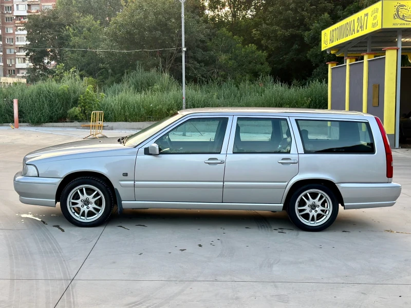 Volvo V70, снимка 2 - Автомобили и джипове - 48118478