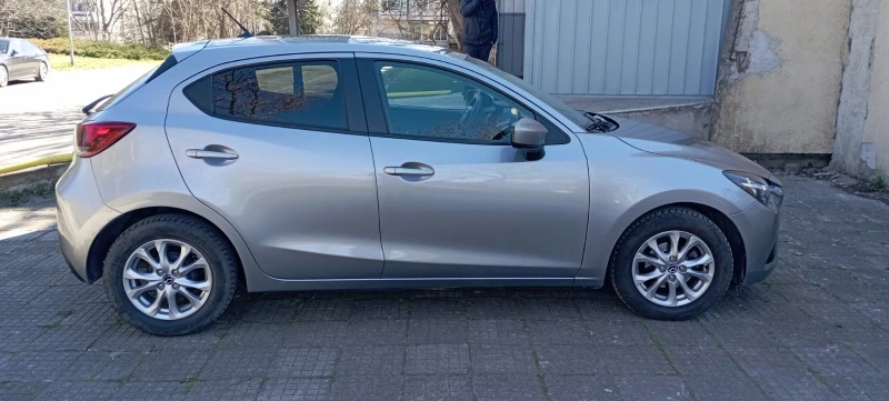 Mazda 2, снимка 8 - Автомобили и джипове - 49577325