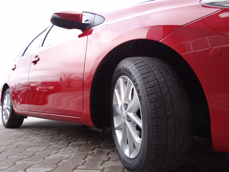 Toyota Auris 1.6i /Navi/Panorama/Camera/Koja/Bi-Xenon/Keyless/, снимка 17 - Автомобили и джипове - 52477622