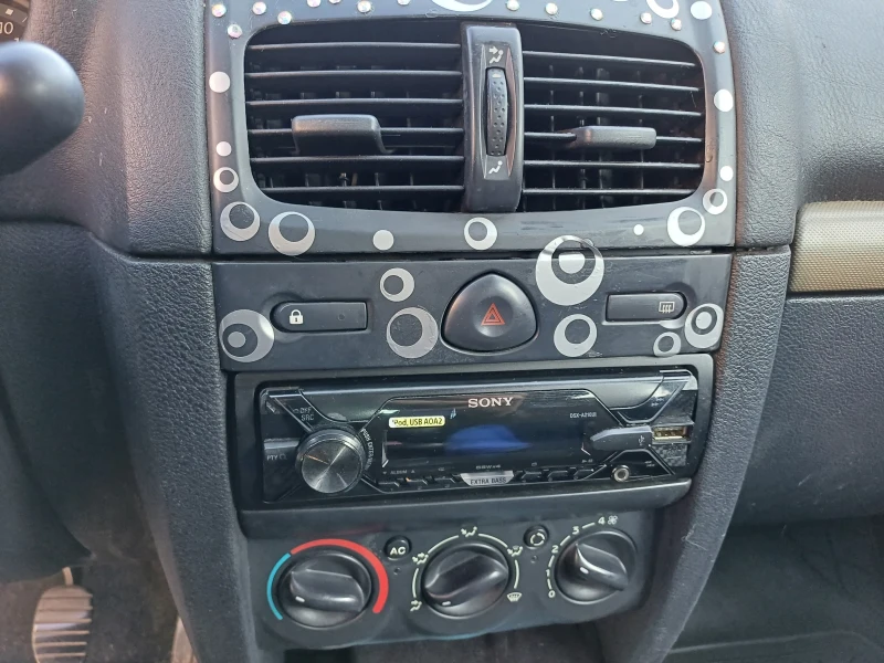 Renault Clio II, снимка 6 - Автомобили и джипове - 53137092