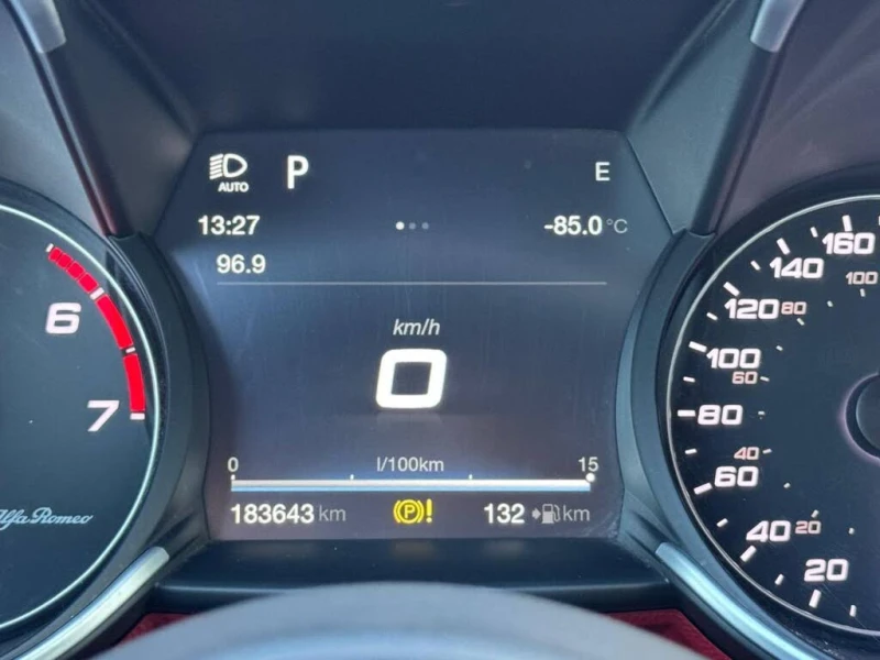 Alfa Romeo Giulia AWD * CARFAX * АвтоКредит * (ЦЕНА ДО БГ), снимка 7 - Автомобили и джипове - 53244953