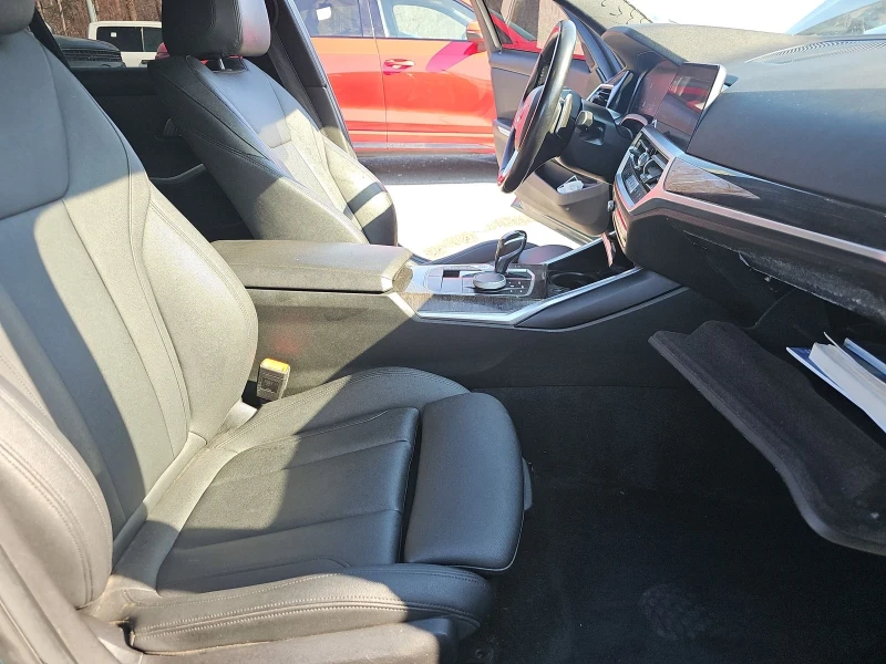 BMW 330 i xDrive, снимка 9 - Автомобили и джипове - 53492381