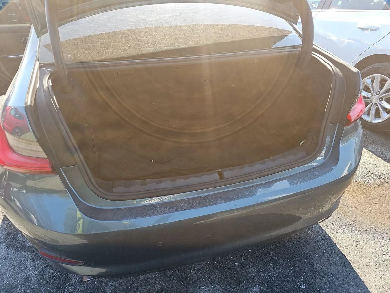 BMW 330 i xDrive, снимка 17 - Автомобили и джипове - 53492381