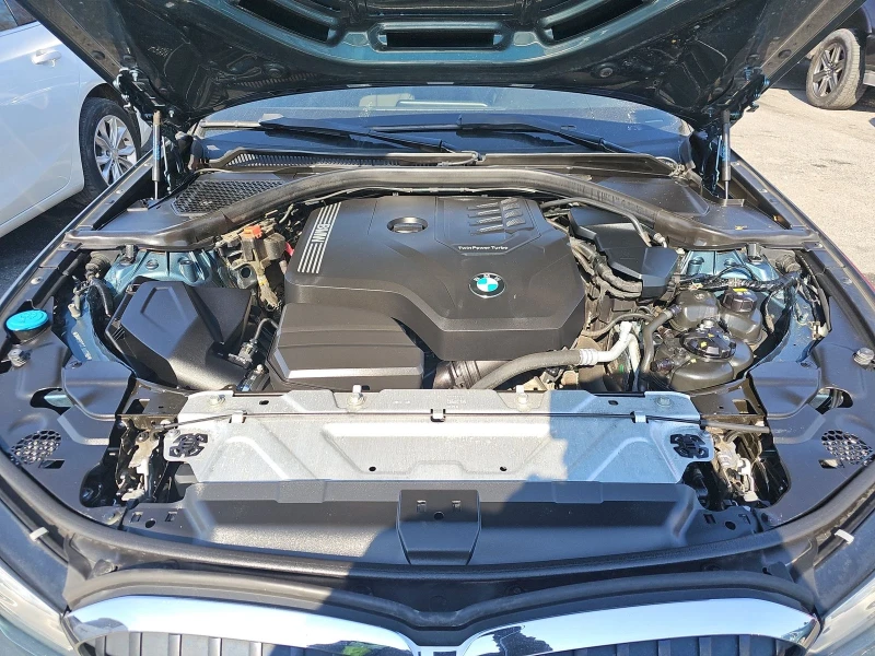 BMW 330 i xDrive, снимка 16 - Автомобили и джипове - 53492381