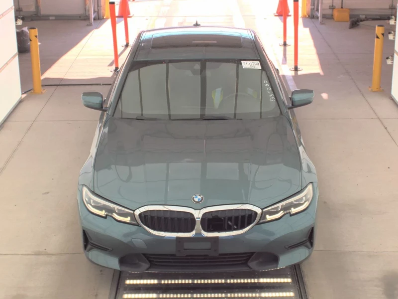 BMW 330 i xDrive, снимка 2 - Автомобили и джипове - 53492381