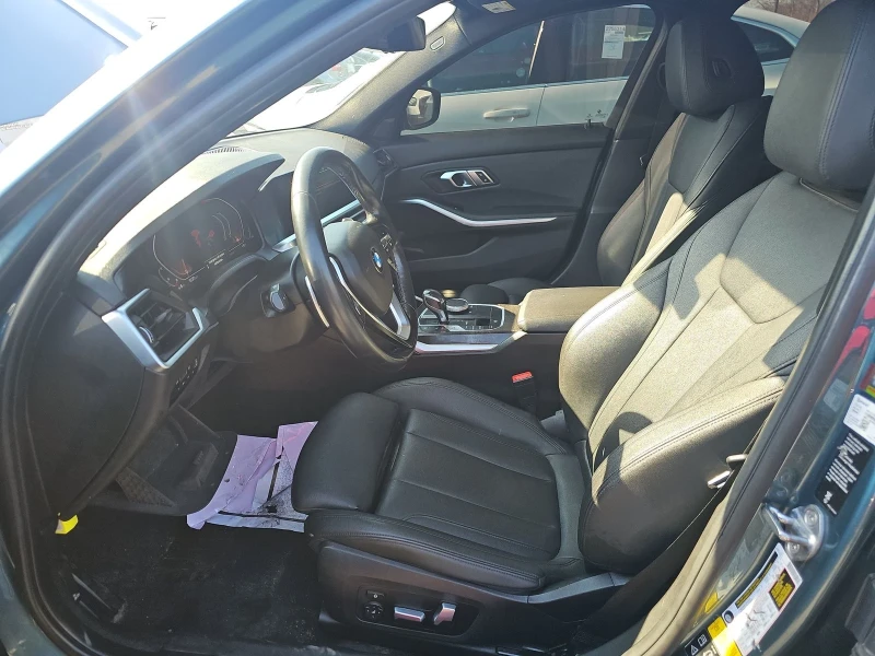 BMW 330 i xDrive, снимка 8 - Автомобили и джипове - 53492381