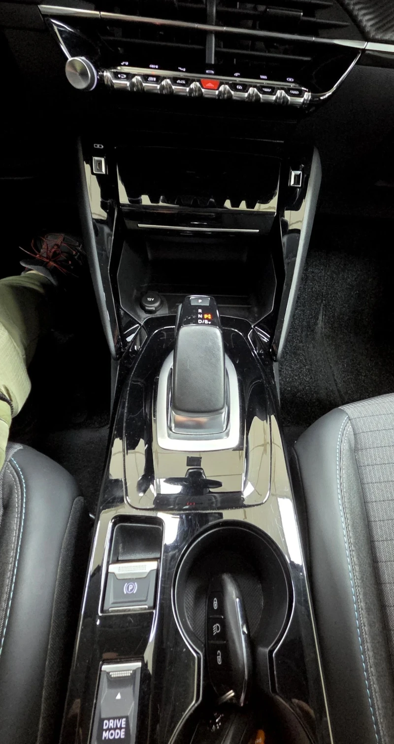 Peugeot 208 Allure/Virtual/Navi/Kamera, снимка 14 - Автомобили и джипове - 53499693