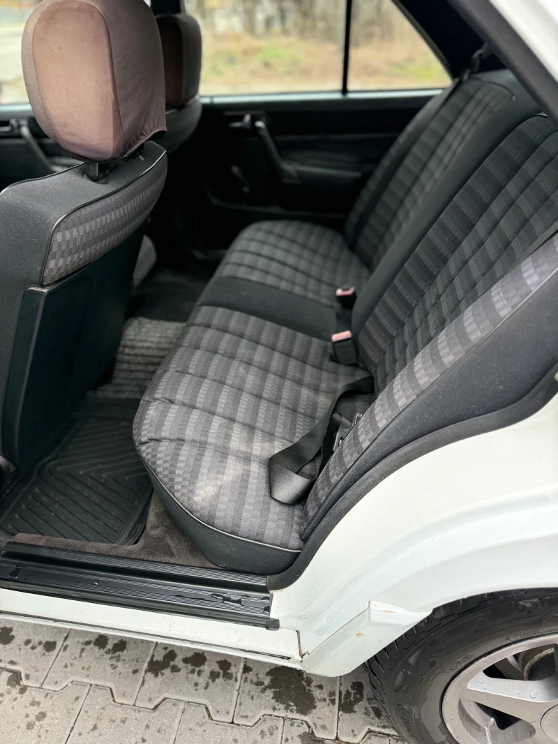 Mercedes-Benz 190, снимка 4 - Автомобили и джипове - 53526408