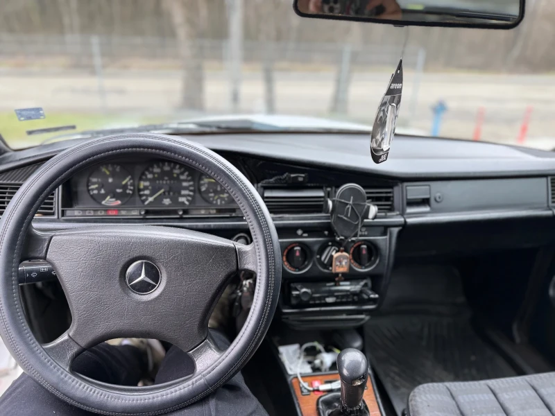 Mercedes-Benz 190, снимка 9 - Автомобили и джипове - 53526408