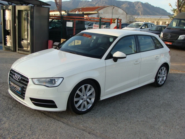Audi A3 1.6 sportback, снимка 8 - Автомобили и джипове - 55099576