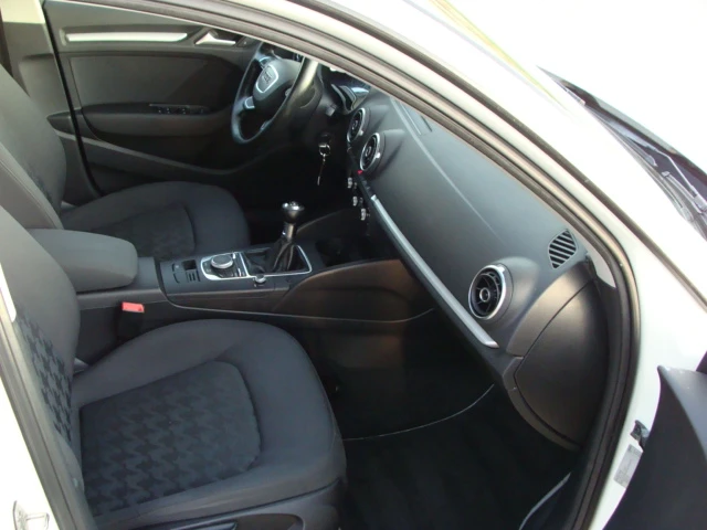 Audi A3 1.6 sportback, снимка 11 - Автомобили и джипове - 55099576