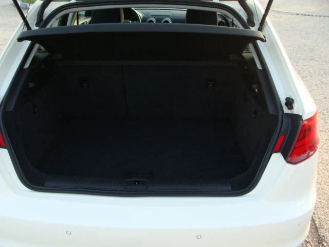 Audi A3 1.6 sportback, снимка 12 - Автомобили и джипове - 55099576