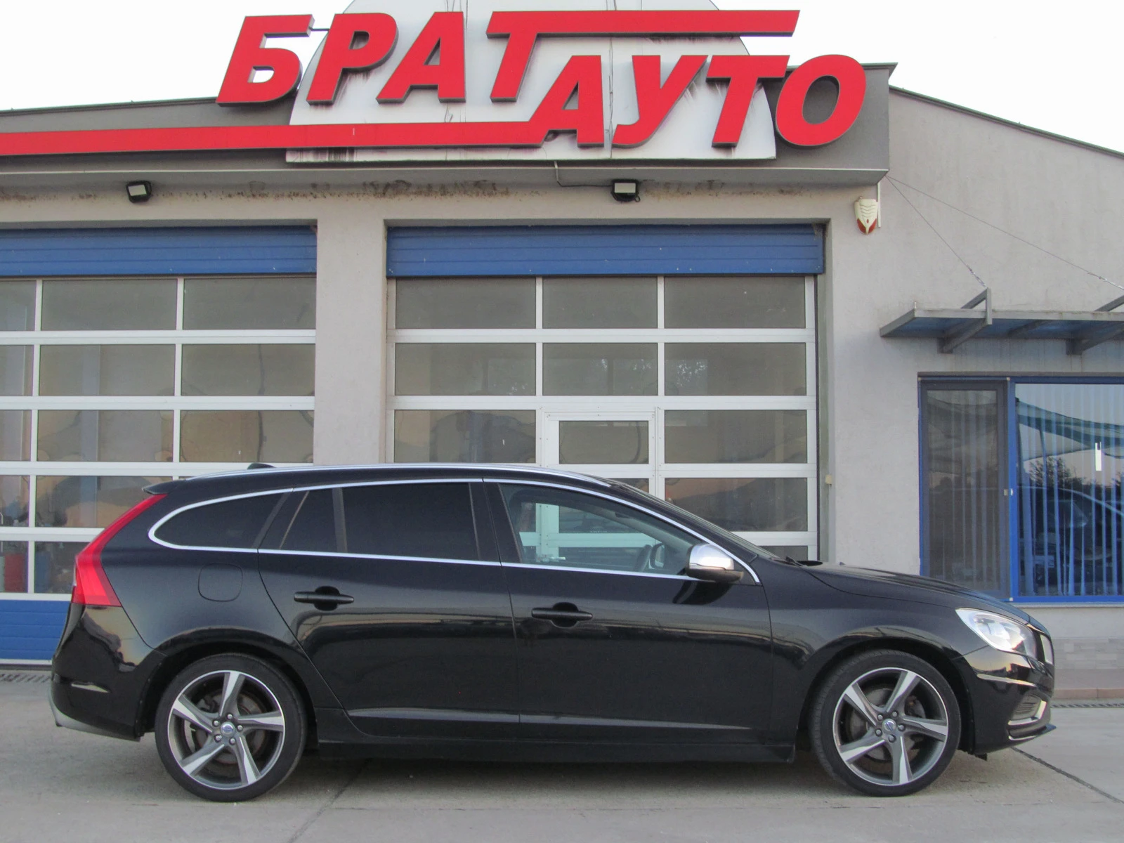 Volvo V60 DIESEL/R-DESIGN/AUTOMATIC - изображение 6