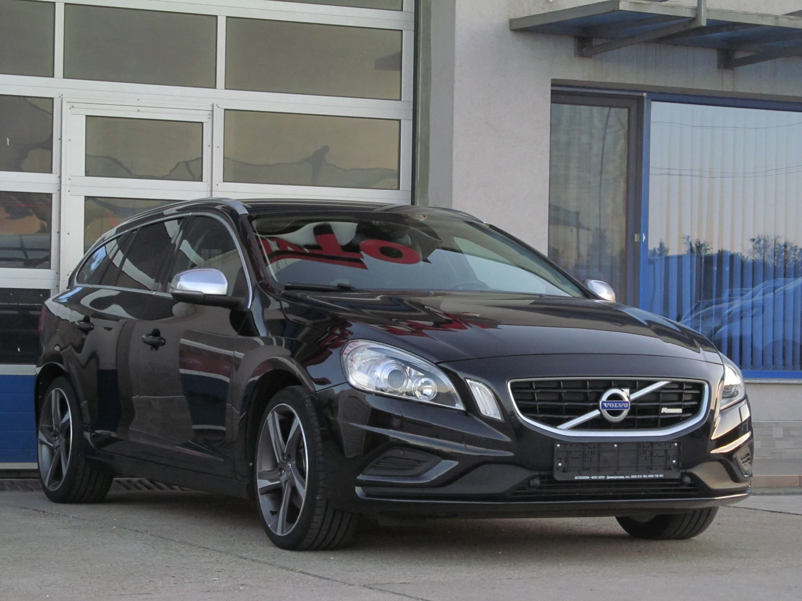 Volvo V60 DIESEL/R-DESIGN/AUTOMATIC - изображение 2