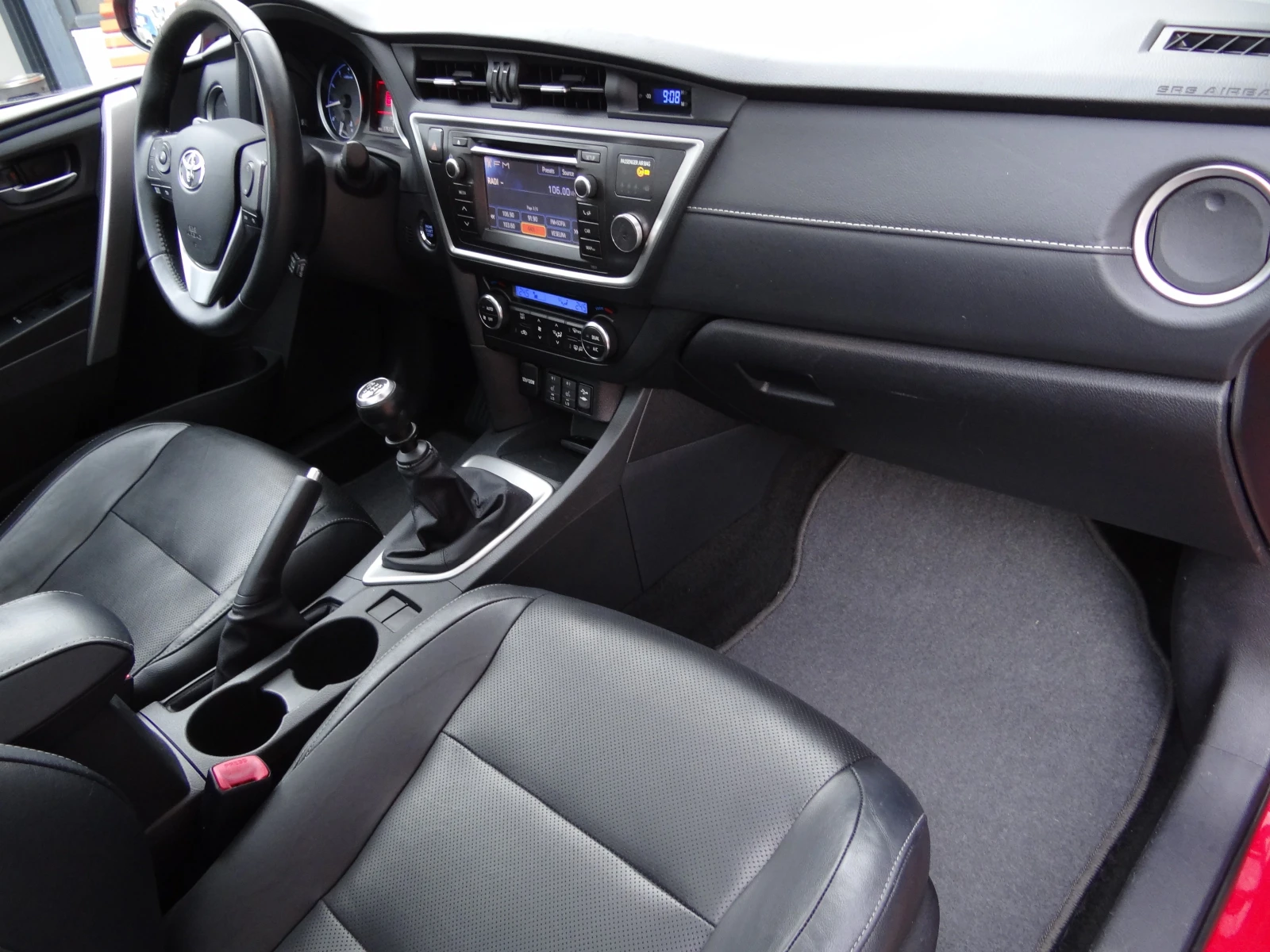 Toyota Auris 1.6i /Navi/Panorama/Camera/Koja/Bi-Xenon/Keyless/ - изображение 10