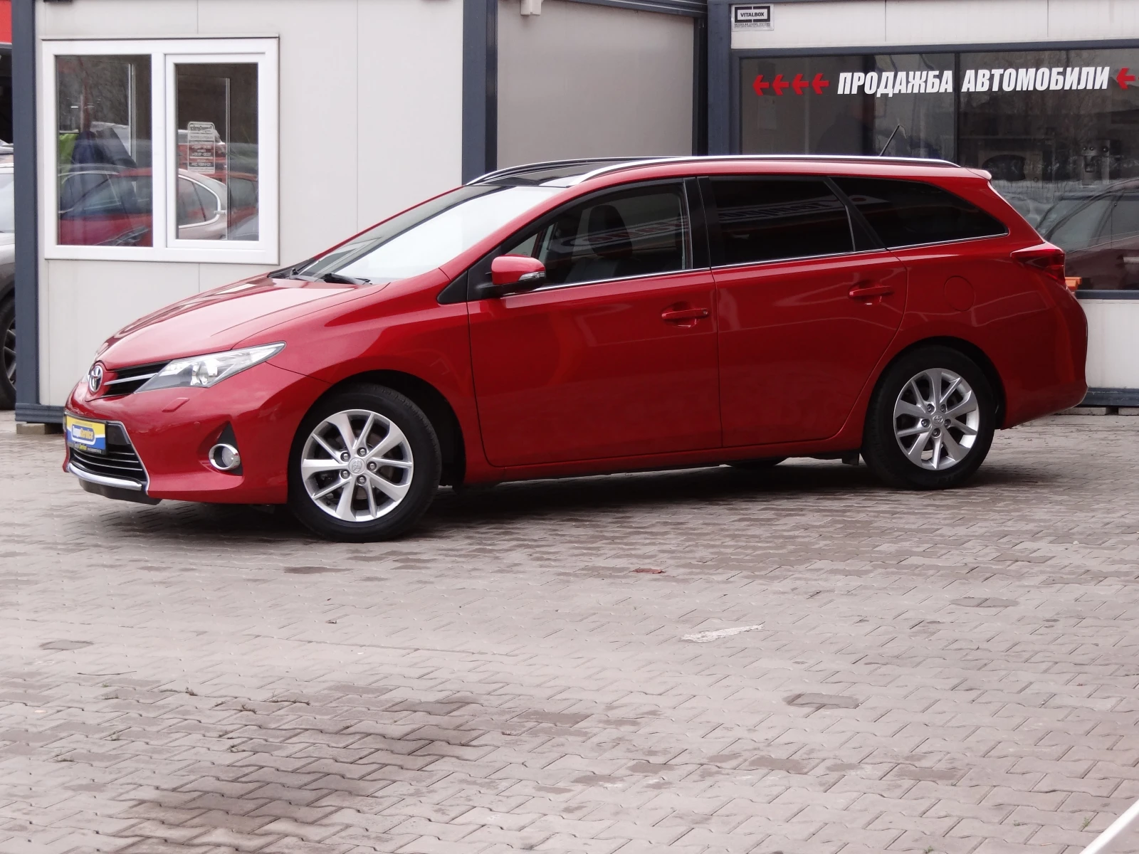 Toyota Auris 1.6i /Navi/Panorama/Camera/Koja/Bi-Xenon/Keyless/ - изображение 2