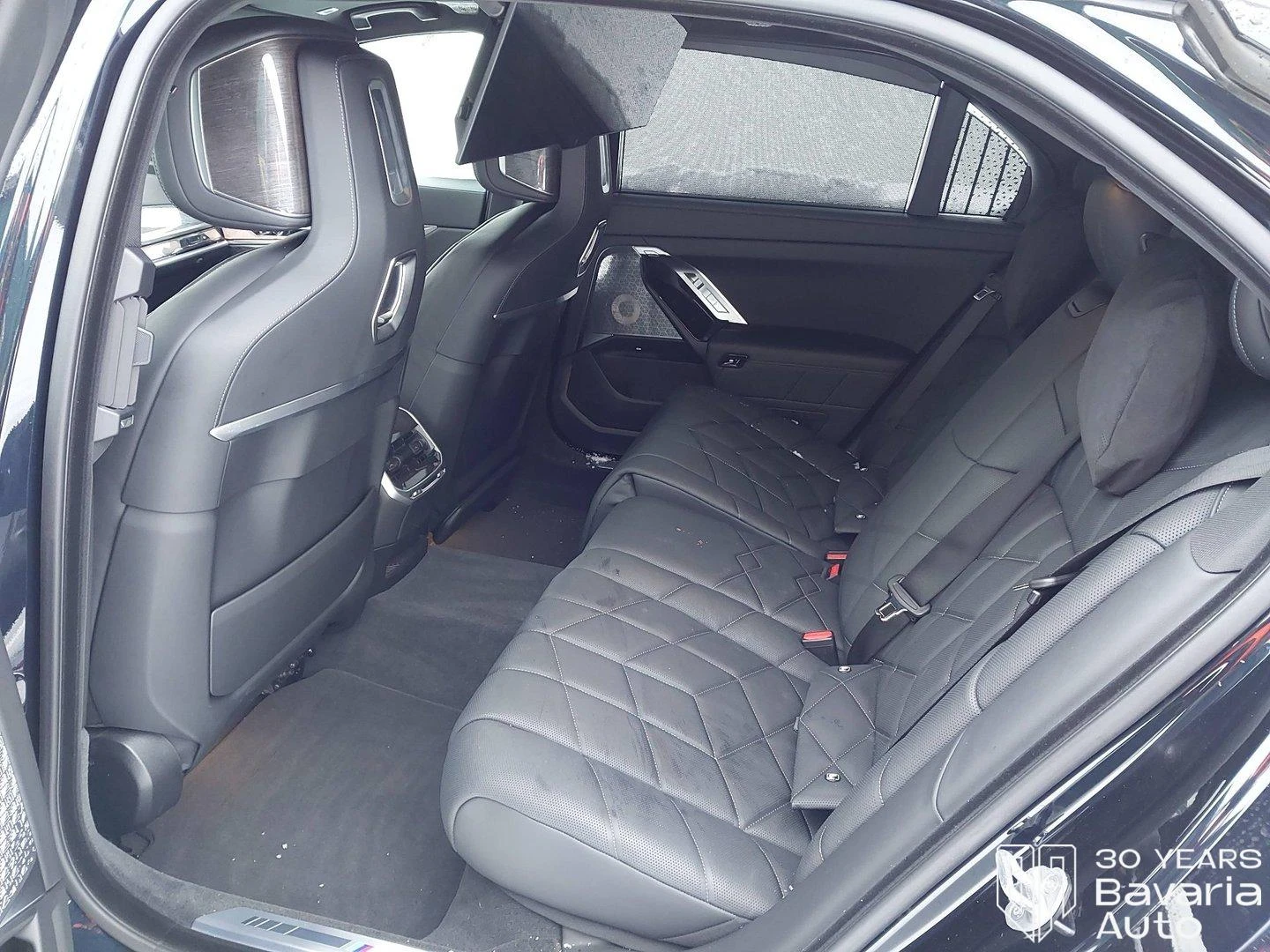 BMW i7 M70 xDrive  - изображение 8