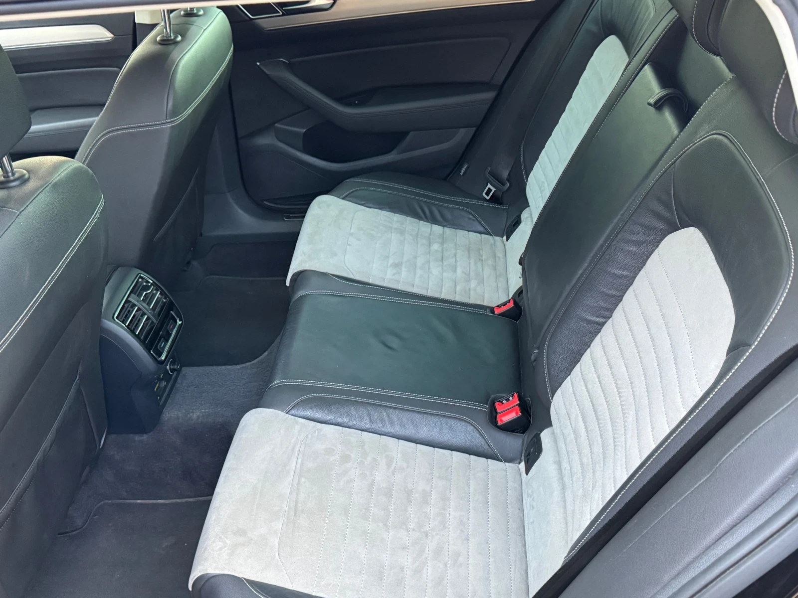 VW Passat B8 Variant, снимка 9 - Автомобили и джипове - 54247155