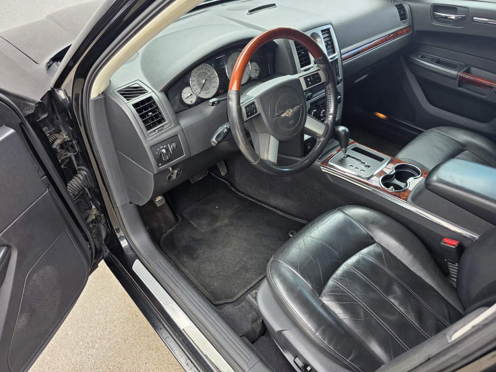 Chrysler 300c 3.5L V6 ГАЗОВА УРЕДБА, снимка 10 - Автомобили и джипове - 54295118