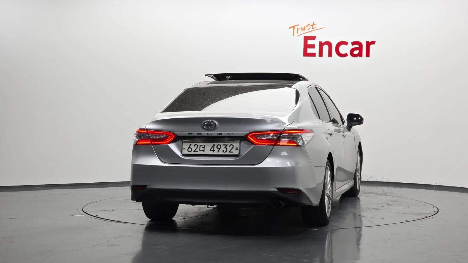 Toyota Camry 2.5 * ПОДГРЕВ * ПАНОРАМА * КАМЕРА, снимка 4 - Автомобили и джипове - 55276897