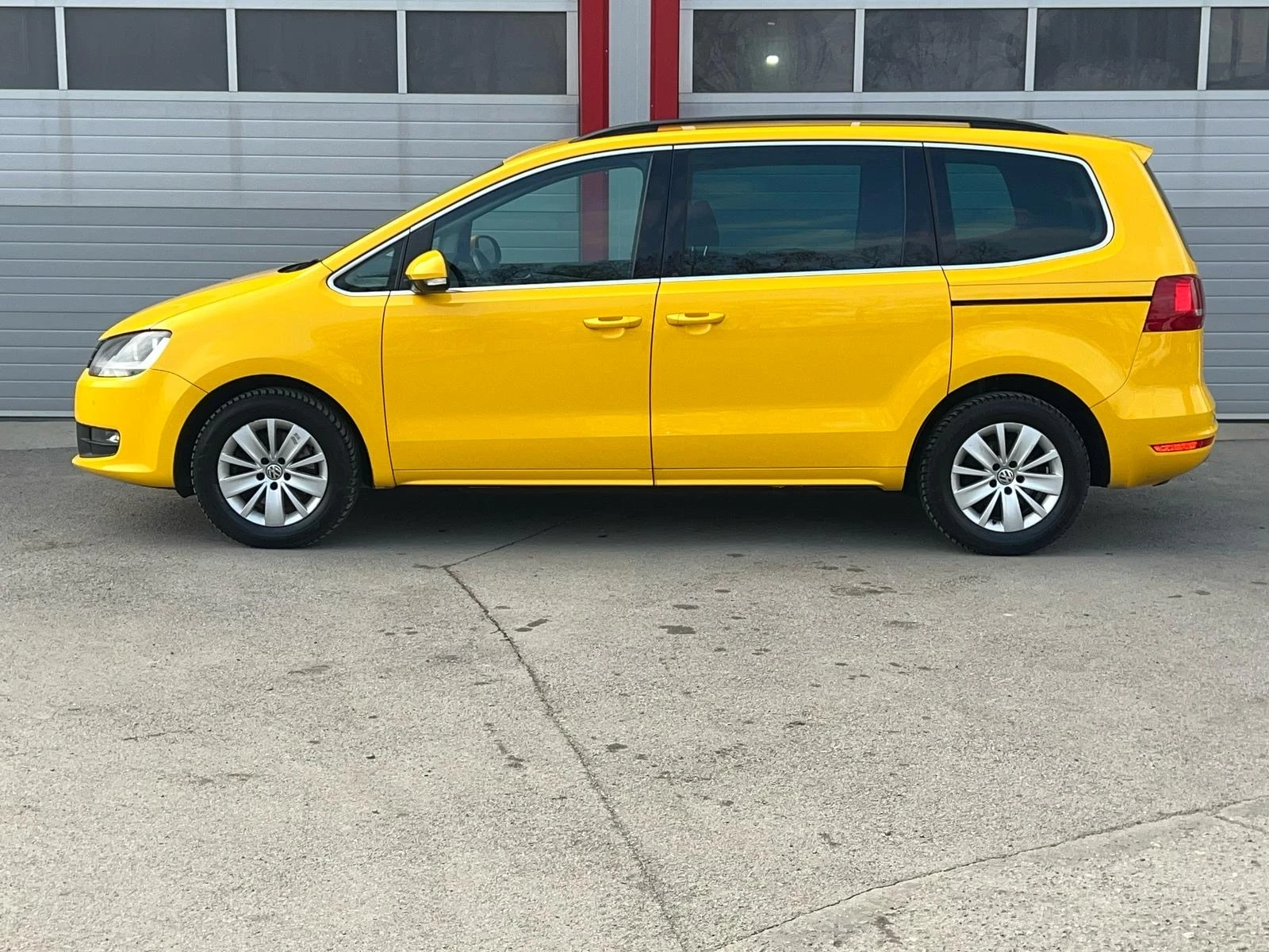 VW Sharan 2.0TDI AUTOMATIK DSG KLIMATRONIK EVRO 5A ЛИЗИНГ!!!, снимка 6 - Автомобили и джипове - 55992262