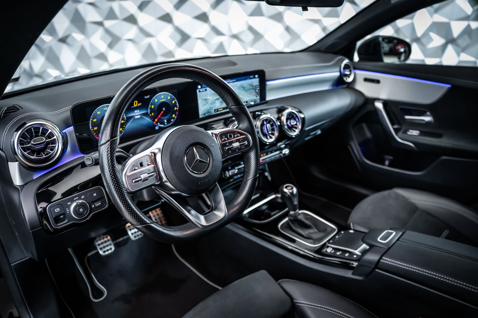 Mercedes-Benz CLA 200 AMG* Подгрев, снимка 8 - Автомобили и джипове - 56710892
