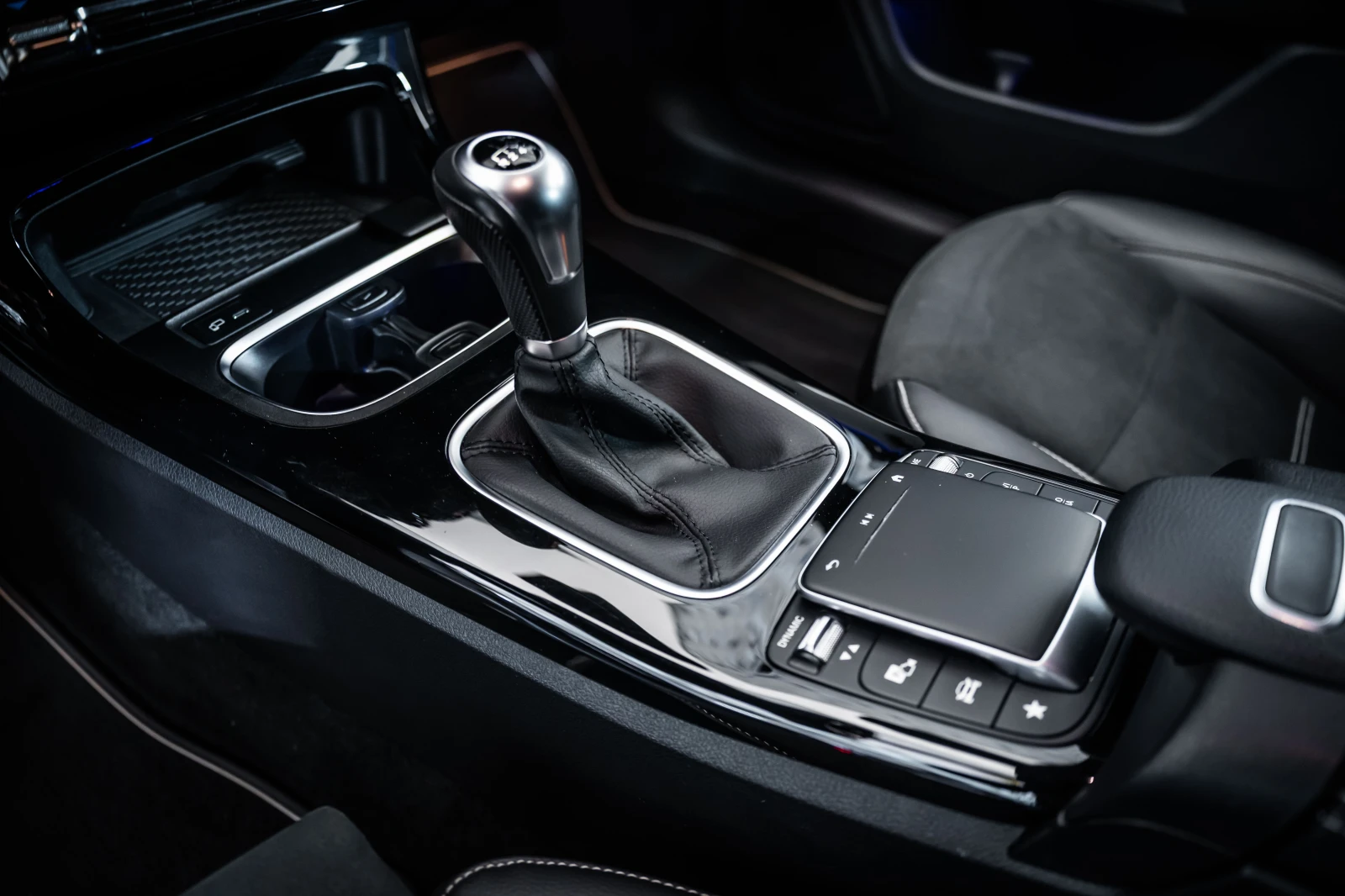 Mercedes-Benz CLA 200 AMG* Подгрев, снимка 9 - Автомобили и джипове - 56710892