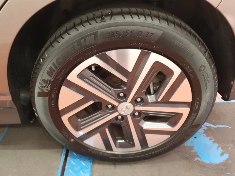 Hyundai Kona, снимка 9 - Автомобили и джипове - 53752565