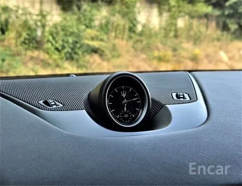 Maserati Levante 3.0D * LUXURY * AWD * ОБДУХВАНЕ * ЩОРИ * H/K * , снимка 12 - Автомобили и джипове - 56140537