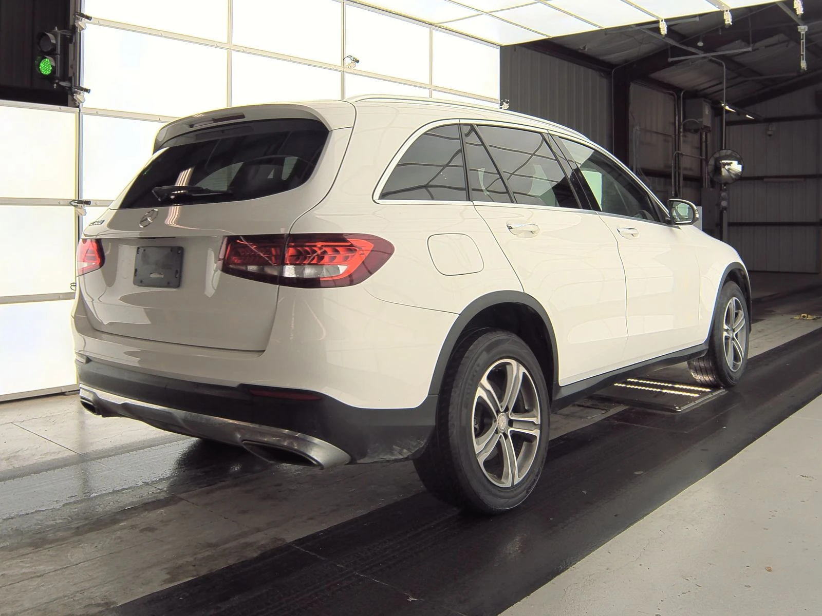 Mercedes-Benz GLC 300 BURMESTER* PANO* PODGREV* KEYLESS GO*  - изображение 4