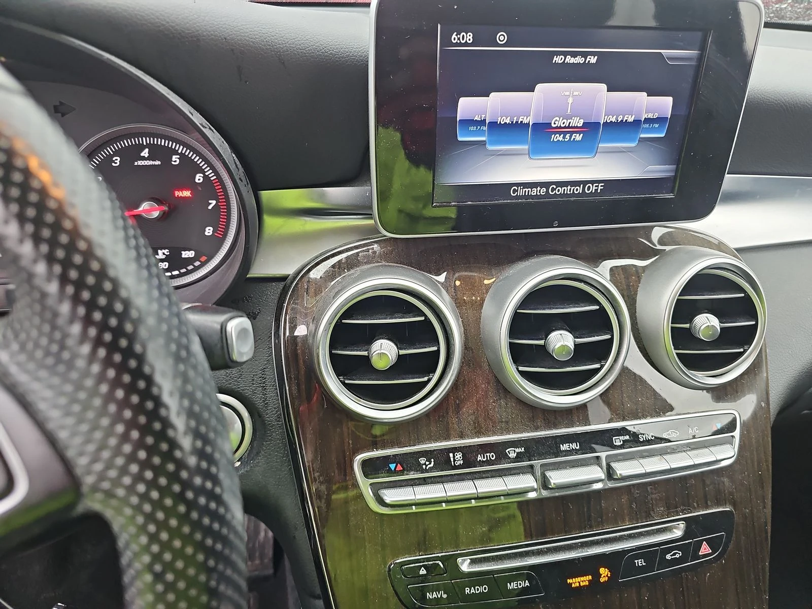 Mercedes-Benz GLC 300 BURMESTER* PANO* PODGREV* KEYLESS GO*  - изображение 9