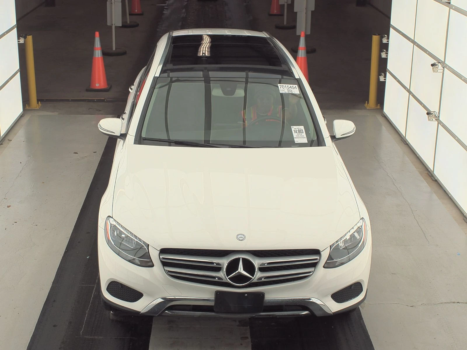 Mercedes-Benz GLC 300 BURMESTER* PANO* PODGREV* KEYLESS GO*  - изображение 2