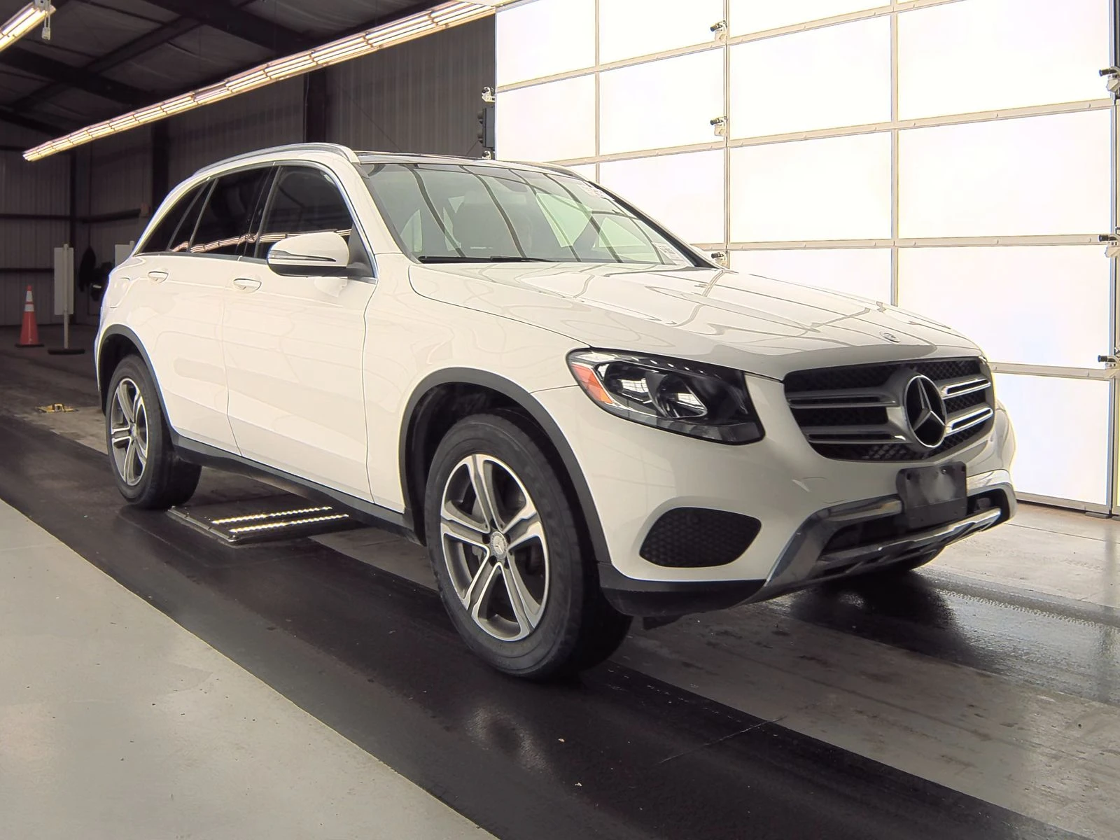 Mercedes-Benz GLC 300 BURMESTER* PANO* PODGREV* KEYLESS GO*  - изображение 3