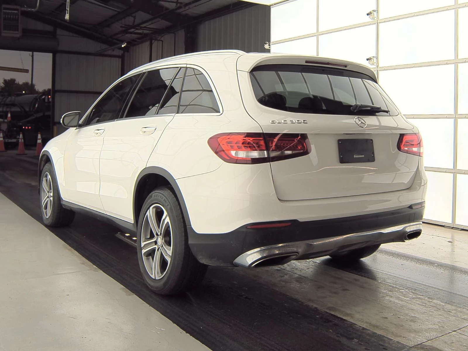 Mercedes-Benz GLC 300 BURMESTER* PANO* PODGREV* KEYLESS GO*  - изображение 6