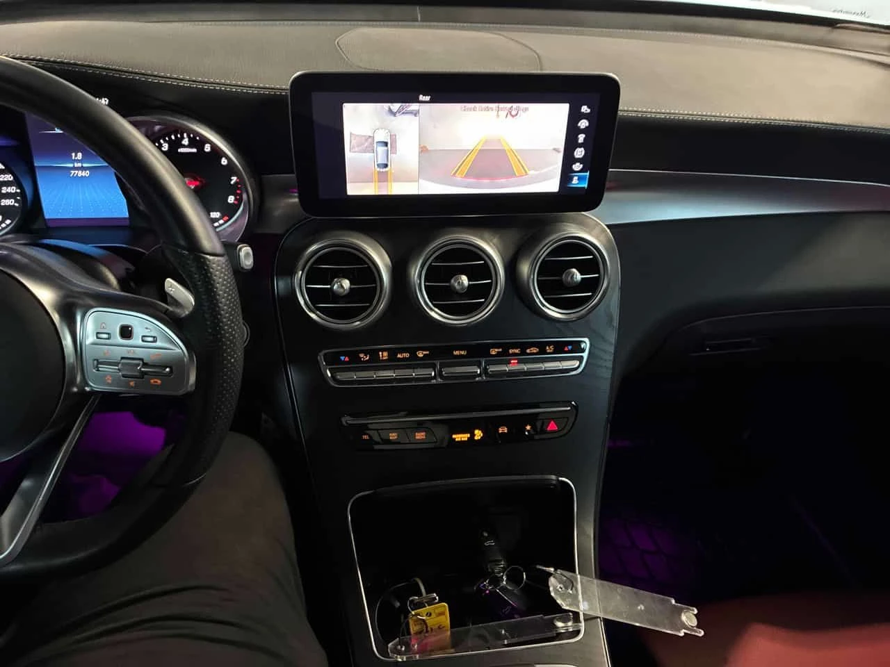 Mercedes-Benz GLC 300 * CARFAX / DISTRONIC / 360 / COUPE , снимка 9 - Автомобили и джипове - 53868071