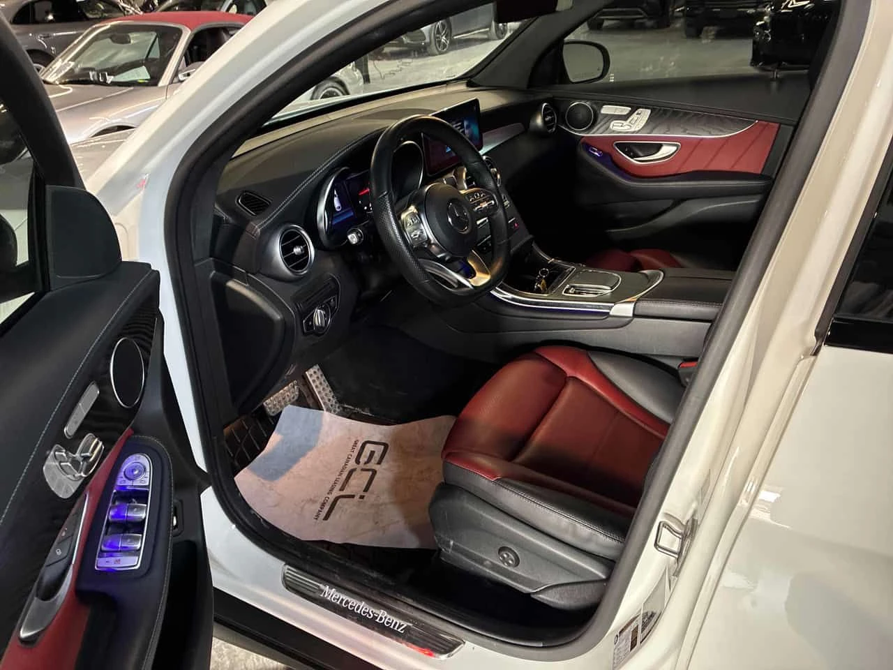 Mercedes-Benz GLC 300 * CARFAX / DISTRONIC / 360 / COUPE , снимка 16 - Автомобили и джипове - 53868071