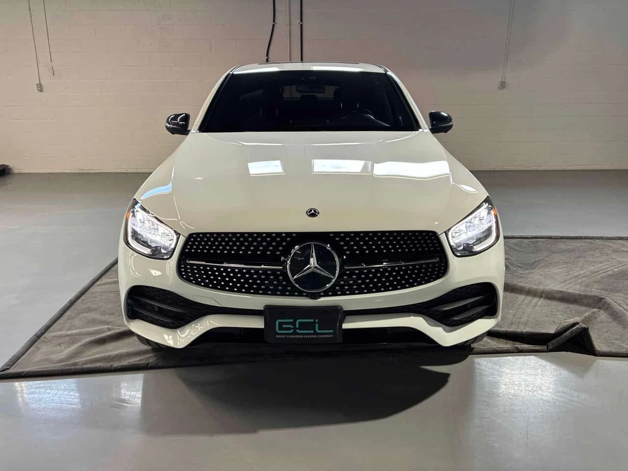 Mercedes-Benz GLC 300 * CARFAX / DISTRONIC / 360 / COUPE , снимка 17 - Автомобили и джипове - 53868071