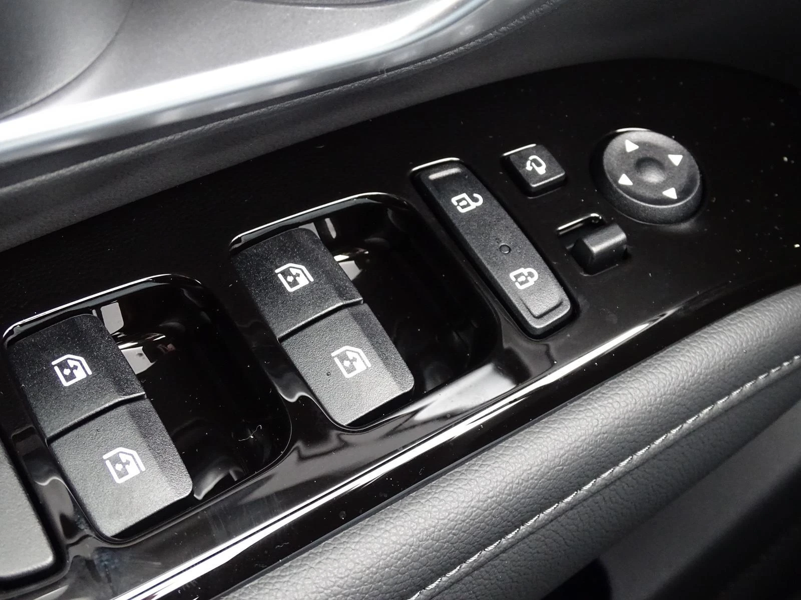 Hyundai Tucson 1.6 TGDi PHEV 4WD TREND AHK/NAVI/ACC/LED, снимка 15 - Автомобили и джипове - 54127453