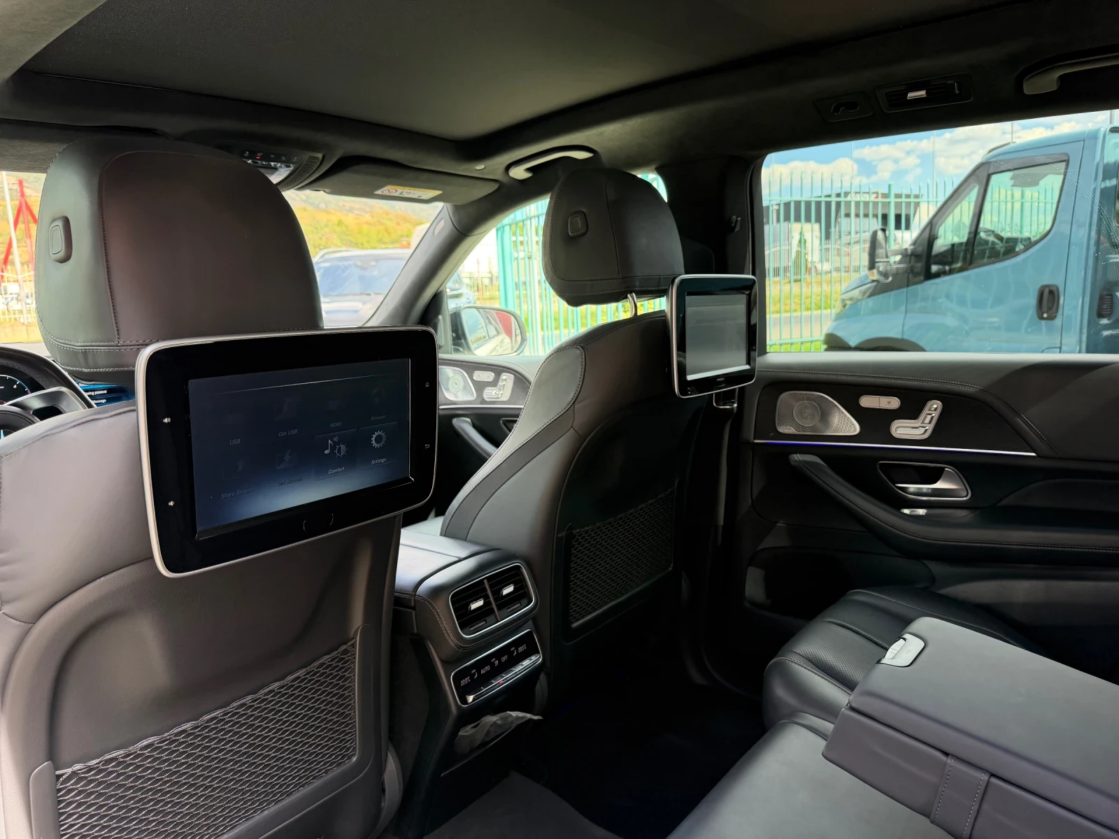 Mercedes-Benz GLS 400 d 4M AMG Line* 3xTV* Night* Massage* 23", снимка 10 - Автомобили и джипове - 55939753