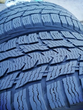 Гуми Зимни 235/65R16, снимка 4