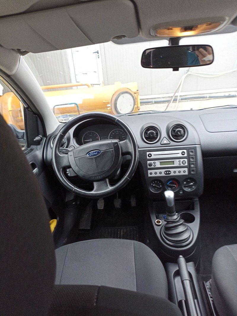 Ford Fiesta, снимка 4 - Автомобили и джипове - 44793122