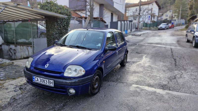 Renault Clio 1.4 16 v, снимка 1 - Автомобили и джипове - 48948633