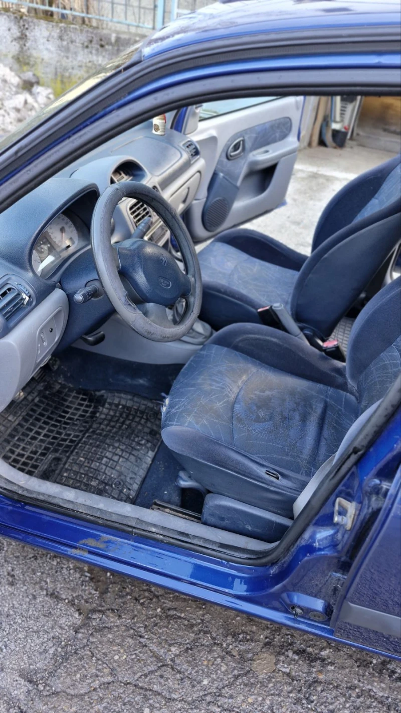 Renault Clio 1.4 16 v, снимка 12 - Автомобили и джипове - 48948633