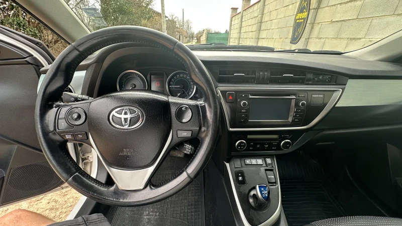 Toyota Auris 1.8 Hybrid CVT, снимка 12 - Автомобили и джипове - 49521032