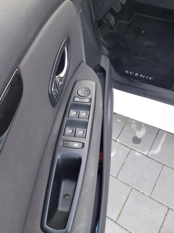 Renault Scenic, снимка 15 - Автомобили и джипове - 52770701