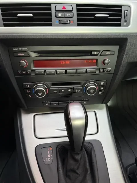 BMW 330 x-Drive, снимка 8 - Автомобили и джипове - 55877528