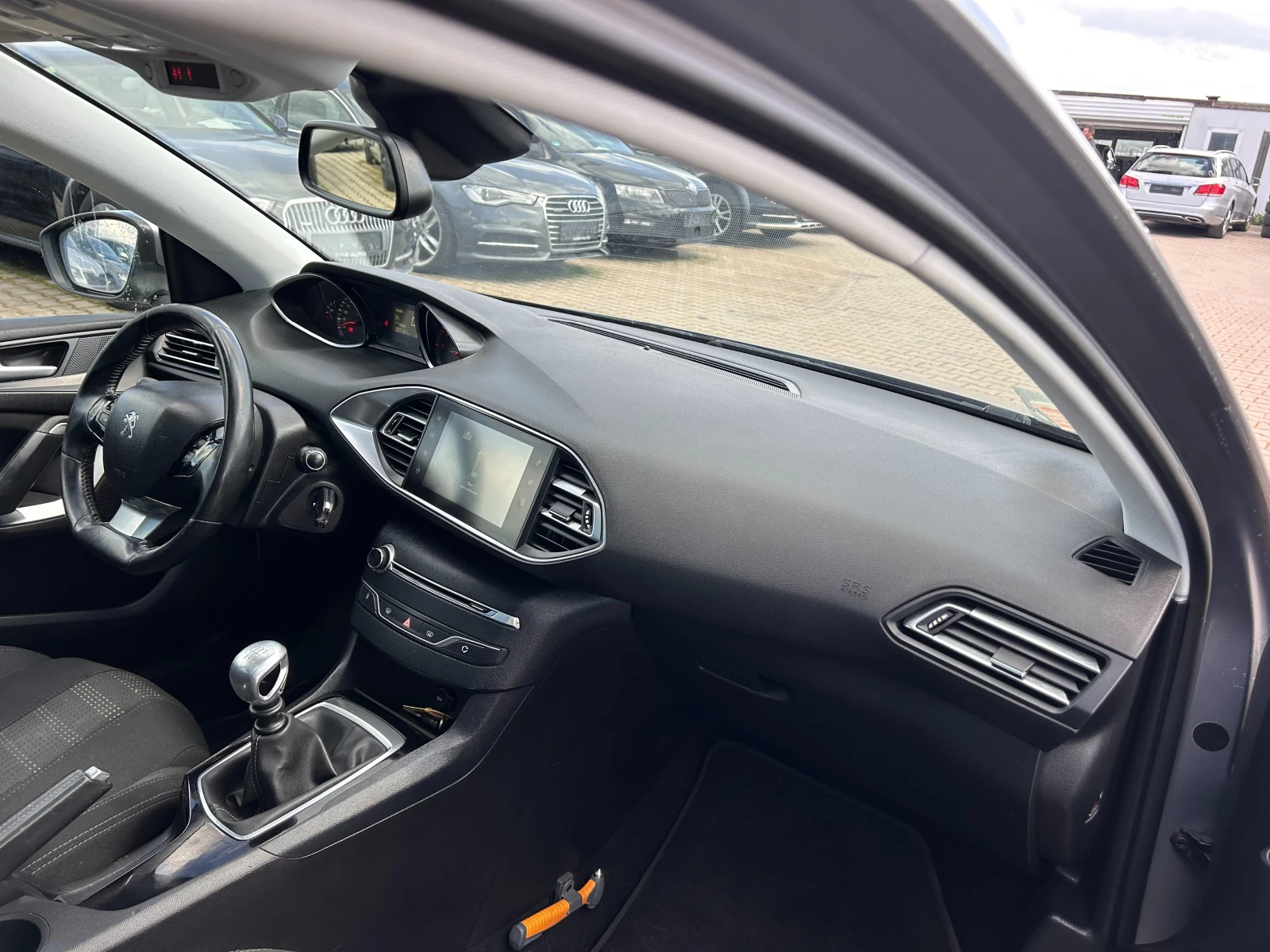 Peugeot 308 1.6HDI PANORAMA/NAVI/KAMERA EURO 6 - изображение 10