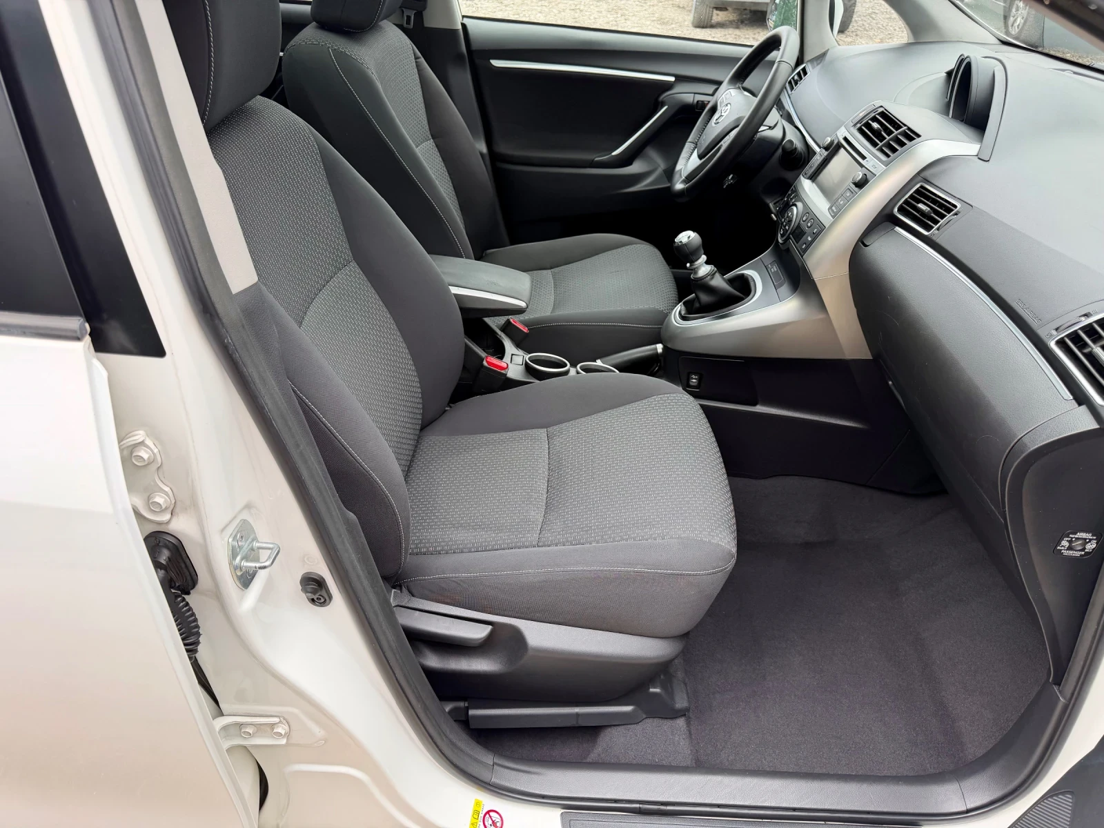 Toyota Verso 1.6 VALVEMATIC* NAVI* CAMERA, снимка 12 - Автомобили и джипове - 53965010